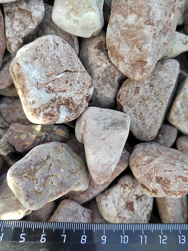 Kamenclub.ru: Мраморная крошка (щебень галтованный розовый) фр.20-40 мм.  купить в Таганроге мрамор розовый, красный оголтованный округлый щебень  15000 руб/т   фото КАМЕНЬ КЛУБ